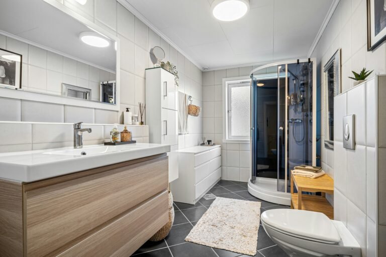 Transform Your Space: How to Choose the Perfect  Bathroom Renovation Contractor for Your Dream Makeover